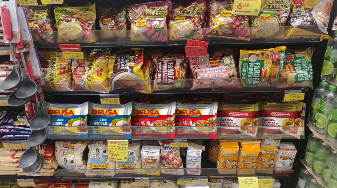 Peça 2: produtos Deusa Alimentos em destaque na gôndola do mercado