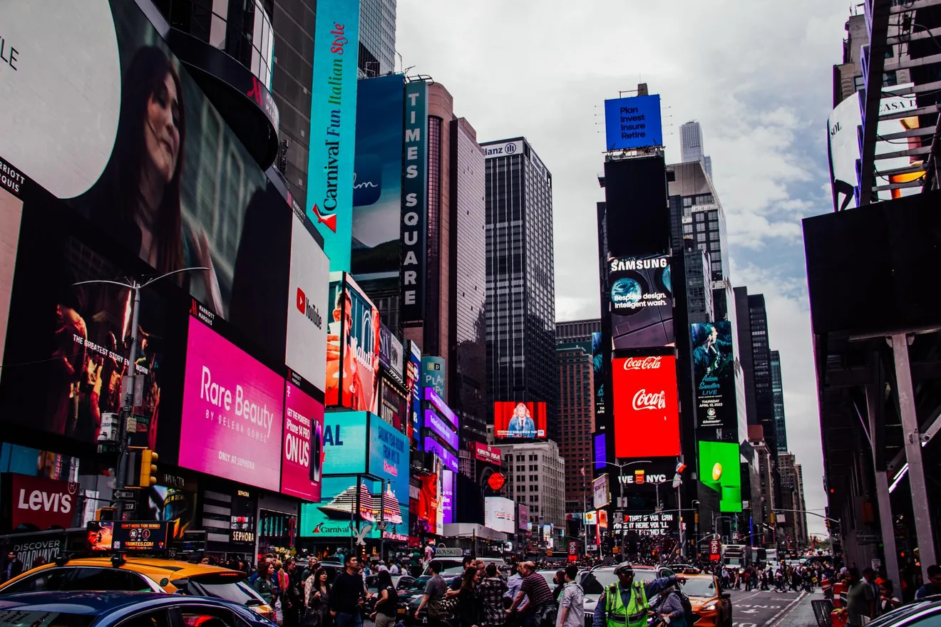 Campanha da Bangboo exibida em painel na Times Square